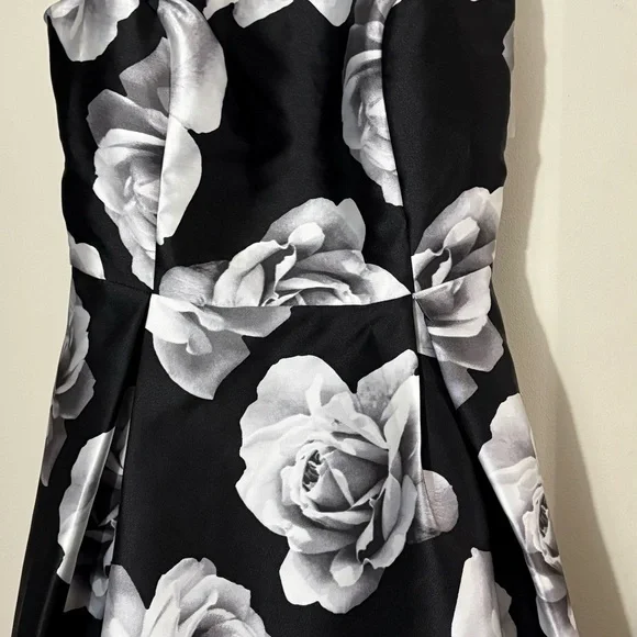 Black and Gray Floral Dress - Picture 4 of 9